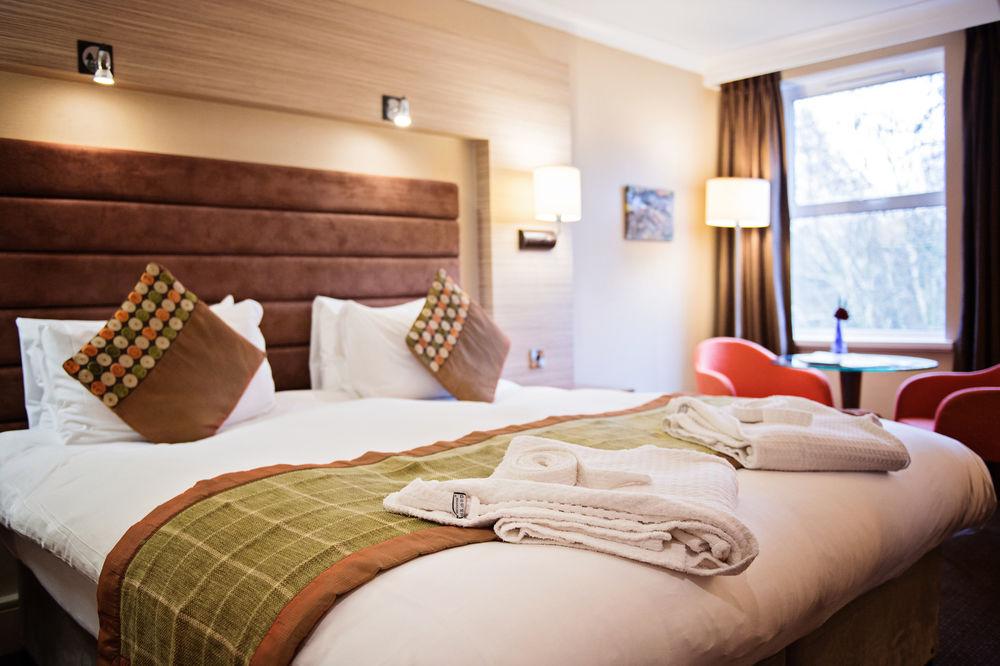 Delta Hotels By Marriott Cheltenham Chase Brockworth Bagian luar foto