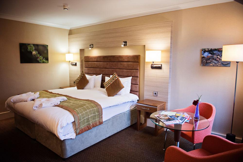 Delta Hotels By Marriott Cheltenham Chase Brockworth Bagian luar foto