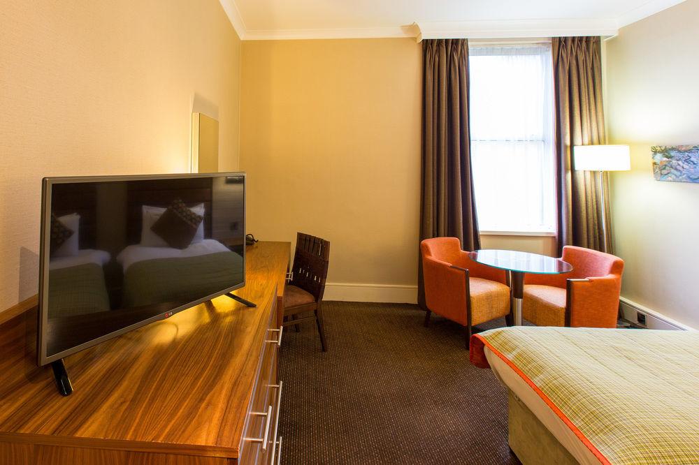 Delta Hotels By Marriott Cheltenham Chase Brockworth Bagian luar foto