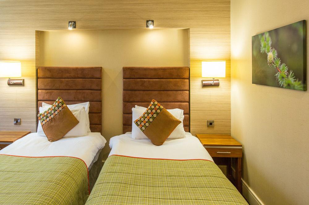Delta Hotels By Marriott Cheltenham Chase Brockworth Bagian luar foto