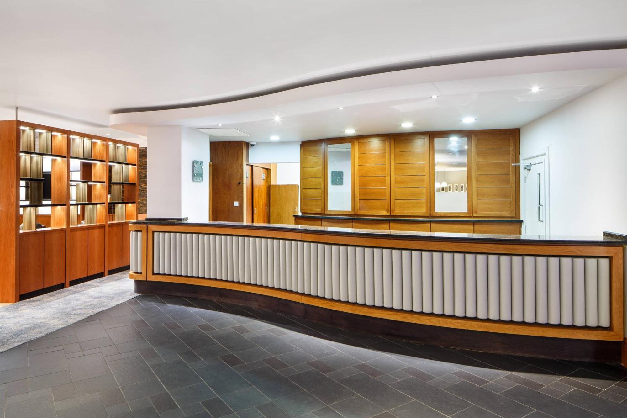 Delta Hotels By Marriott Cheltenham Chase Brockworth Bagian luar foto