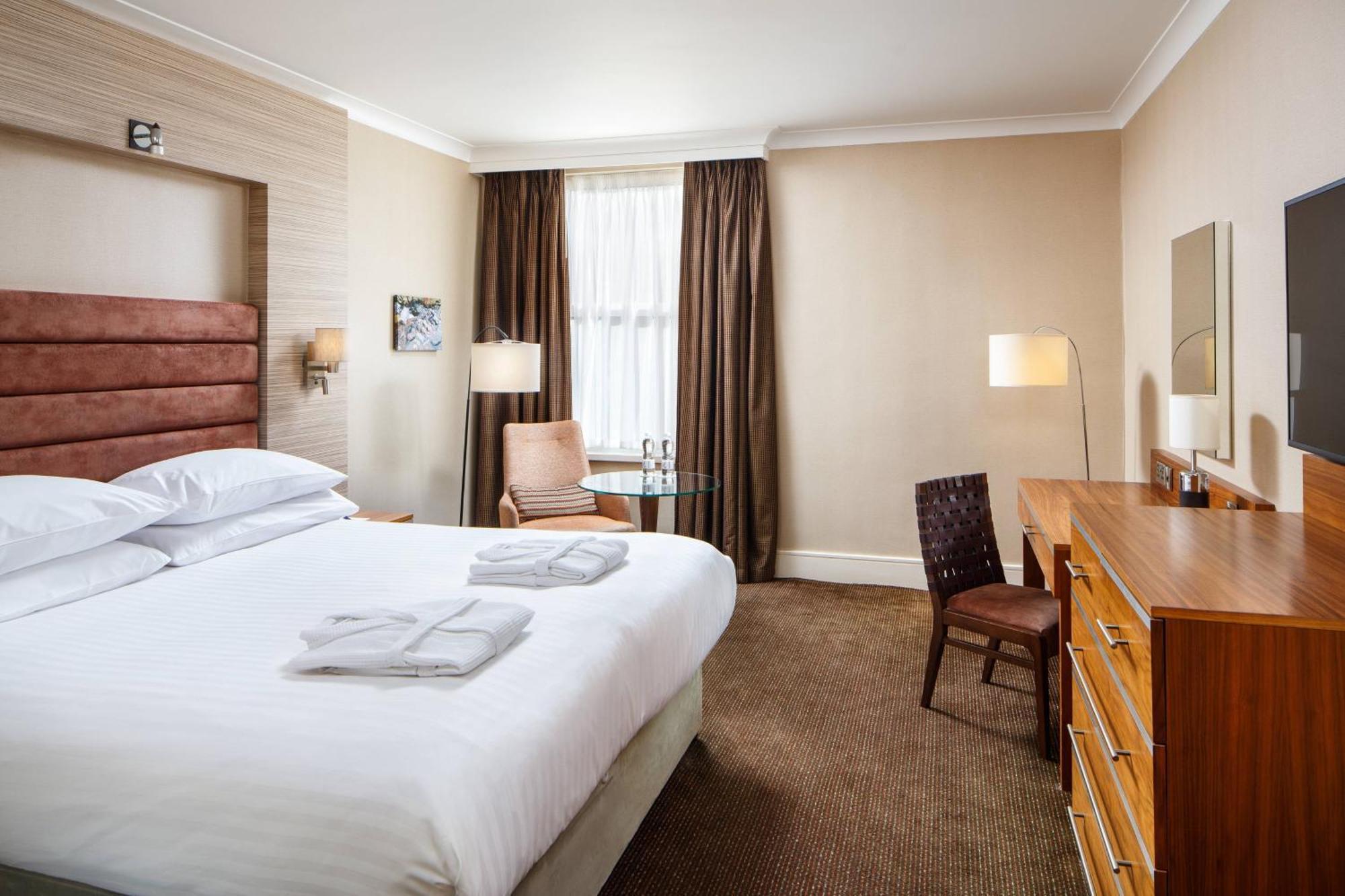 Delta Hotels By Marriott Cheltenham Chase Brockworth Bagian luar foto