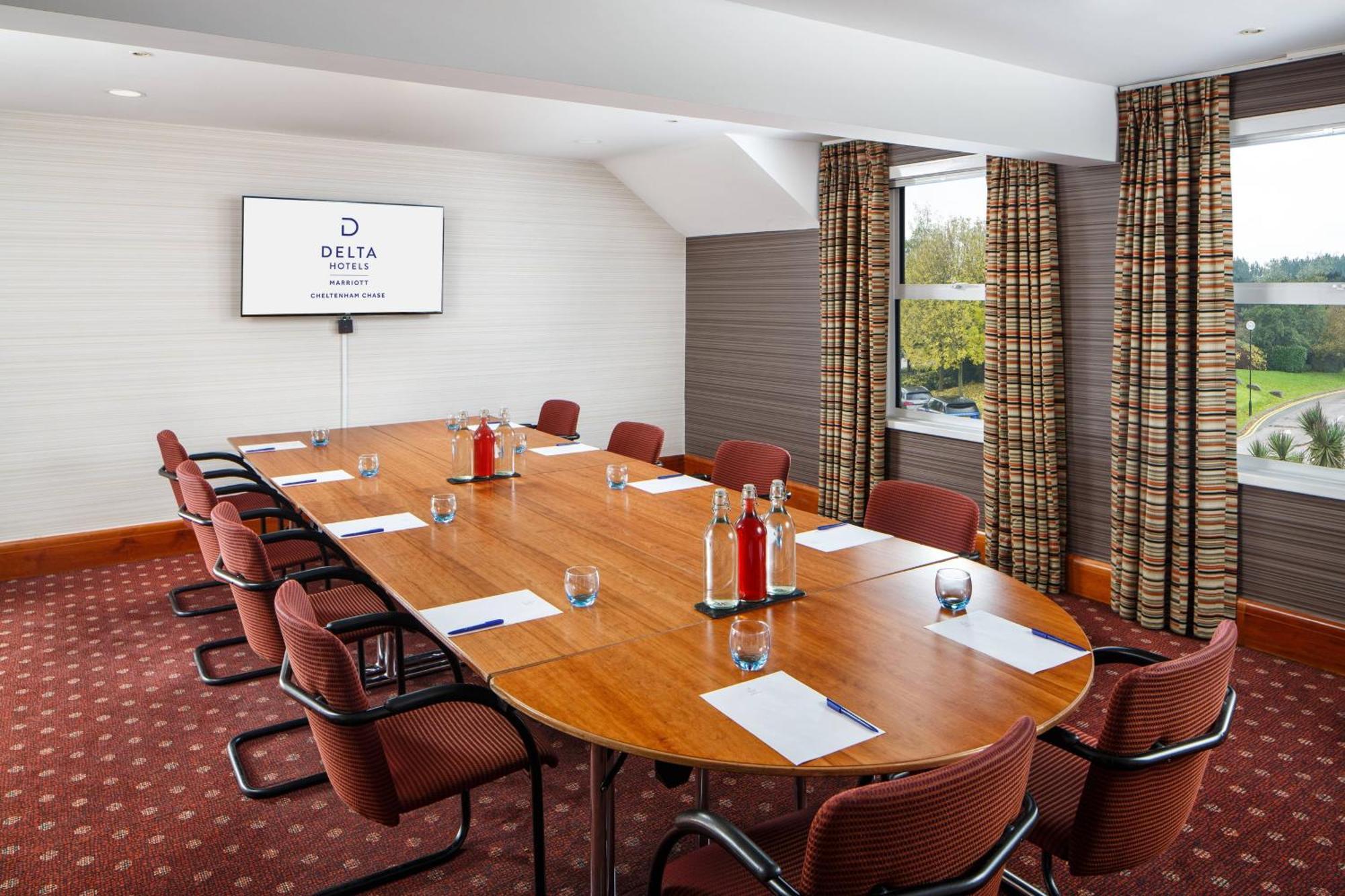Delta Hotels By Marriott Cheltenham Chase Brockworth Bagian luar foto