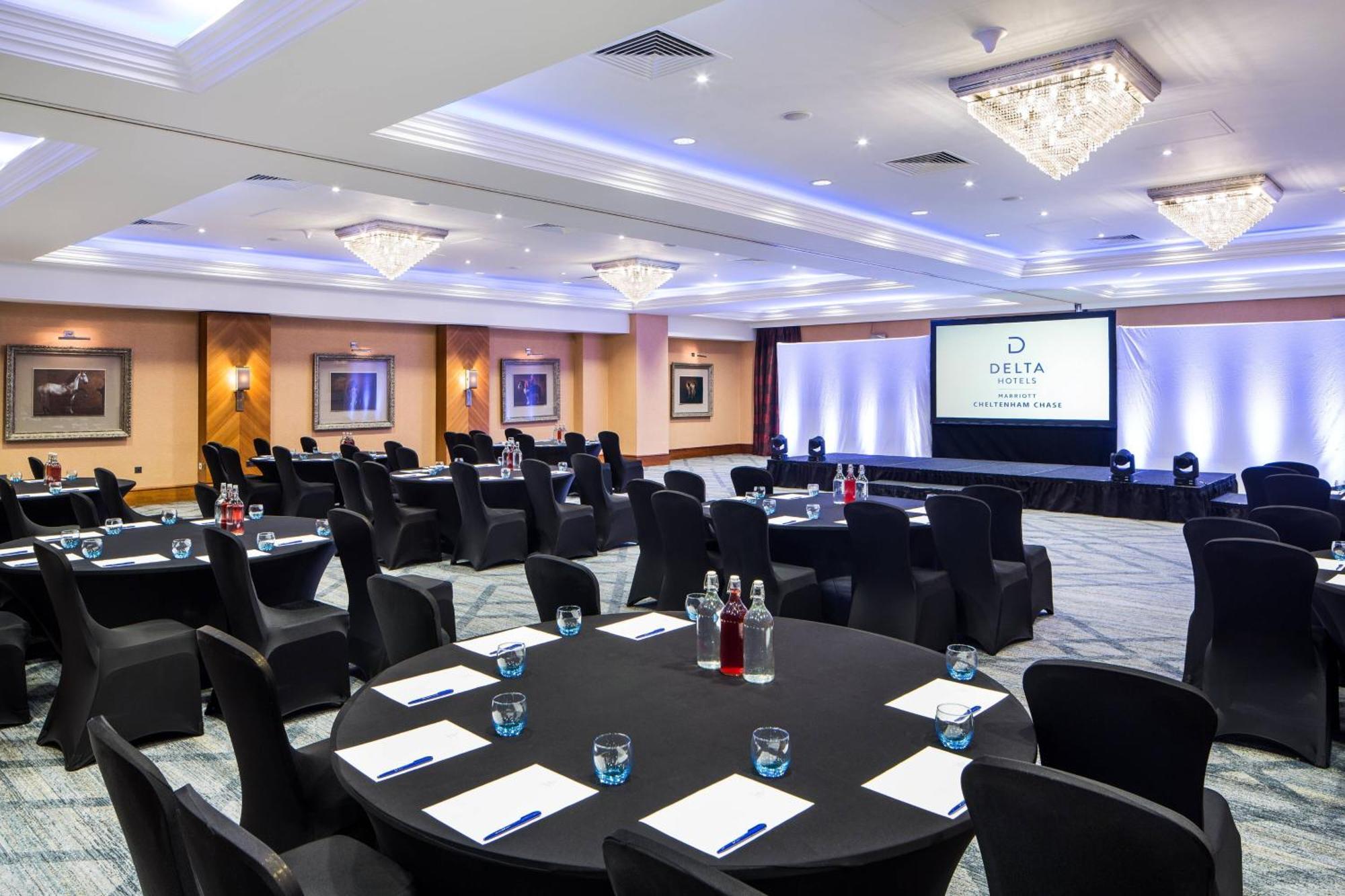Delta Hotels By Marriott Cheltenham Chase Brockworth Bagian luar foto