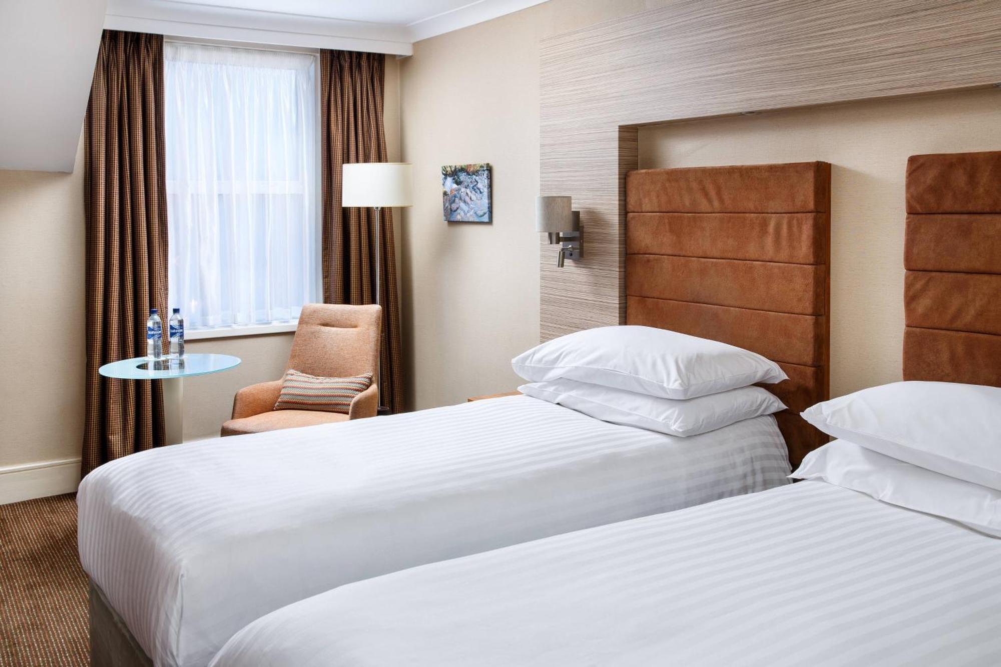 Delta Hotels By Marriott Cheltenham Chase Brockworth Bagian luar foto