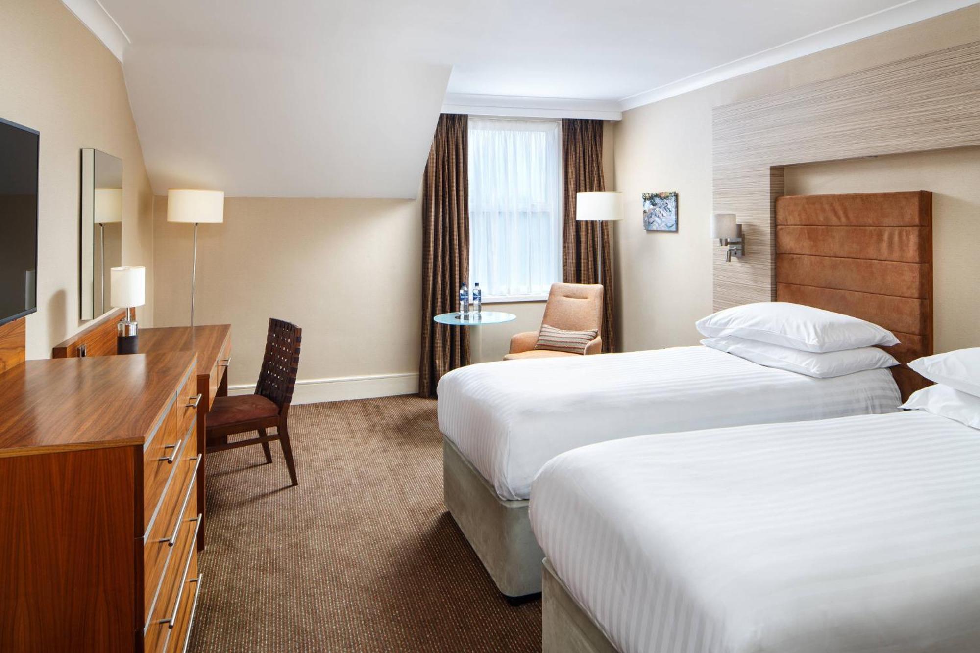 Delta Hotels By Marriott Cheltenham Chase Brockworth Bagian luar foto