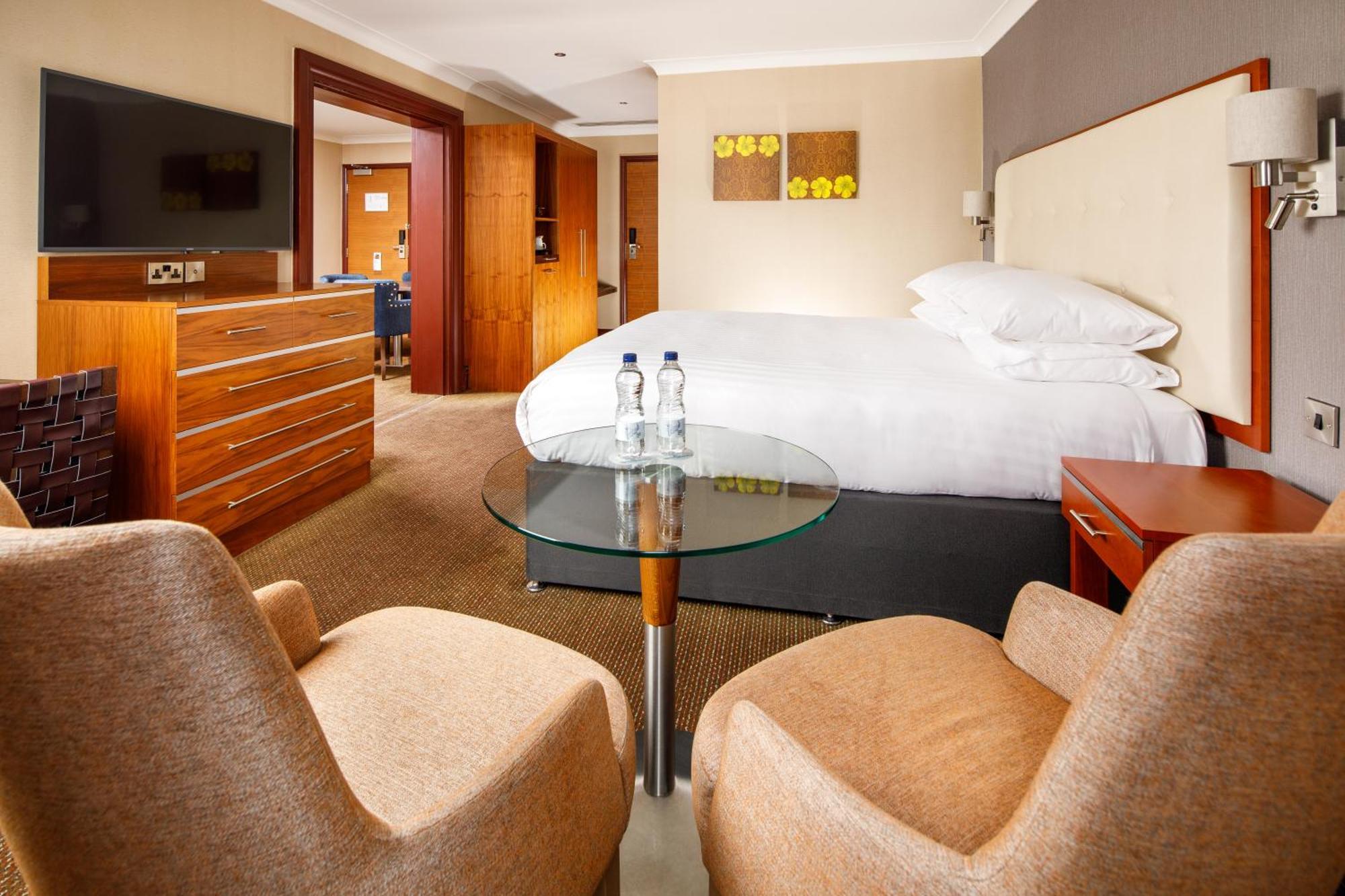 Delta Hotels By Marriott Cheltenham Chase Brockworth Bagian luar foto